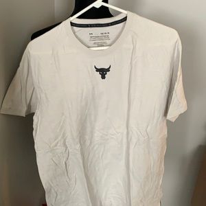 Men’s UA tee